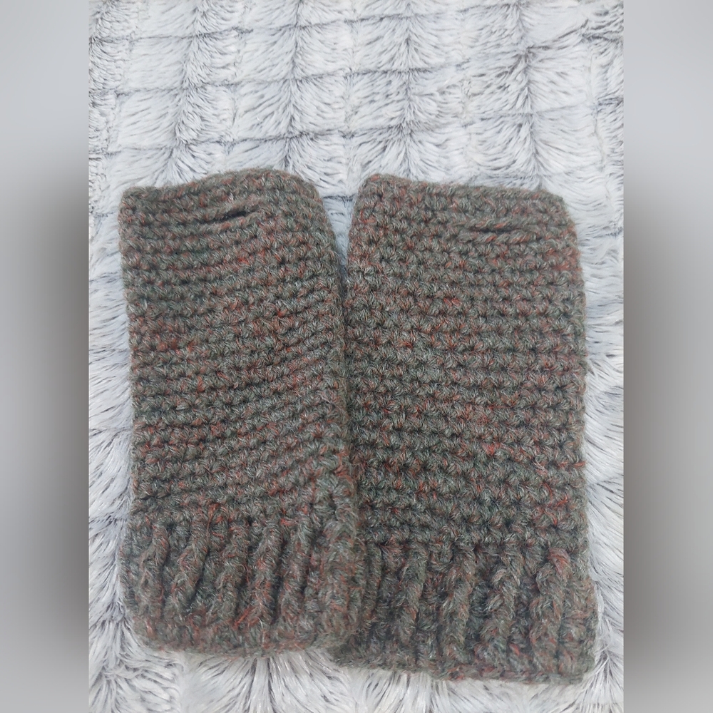 Crocheted half gloves / wrist covers‎
